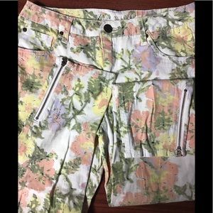 Massini size 8 zip leg flower pants